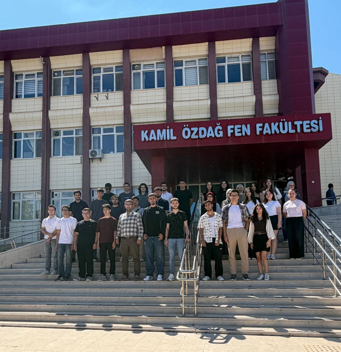 Yazılım Geliştirme Bölümü 1. sınıf öğrencileri ve öğretim elemanları